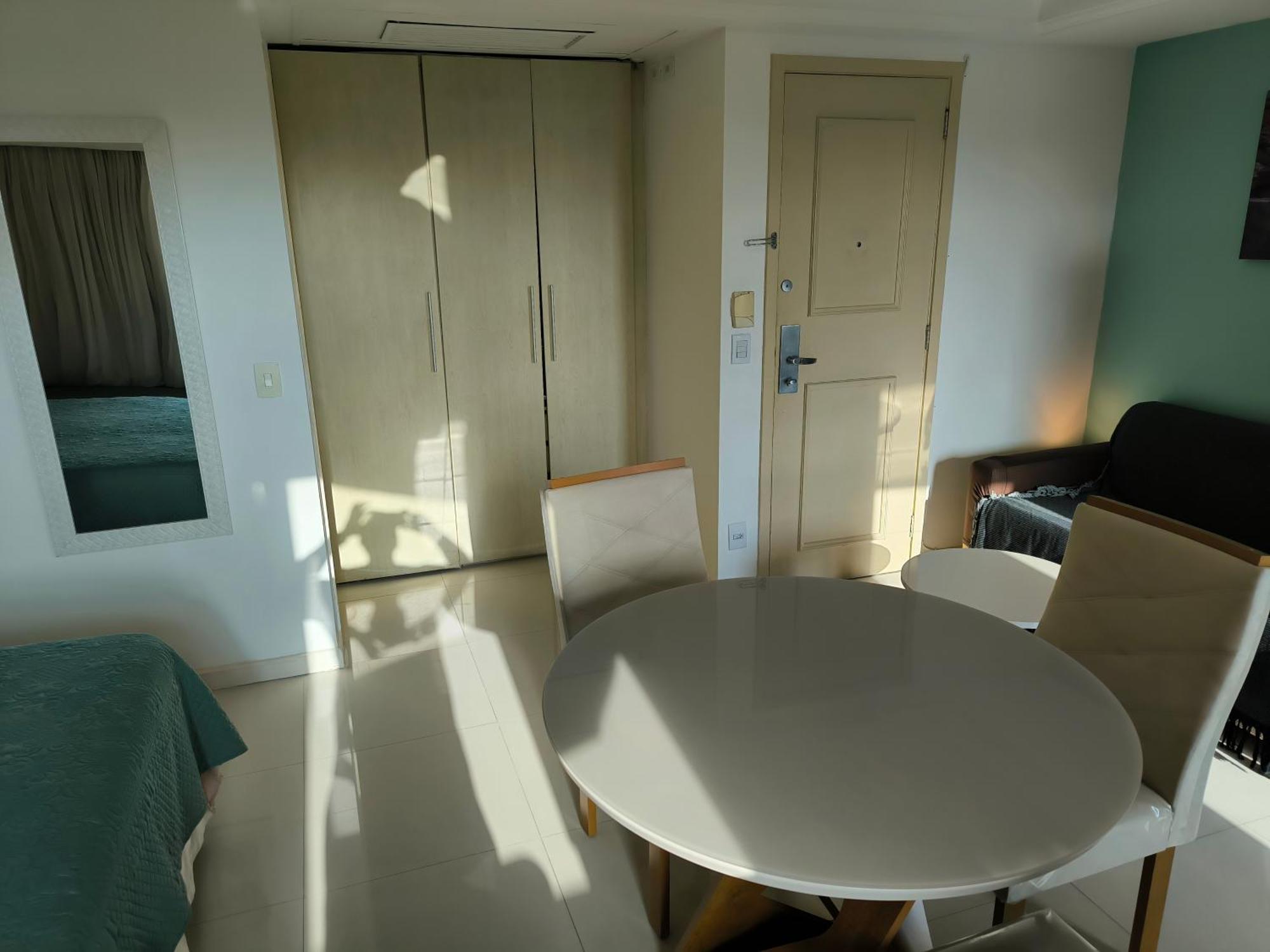 Apartment Barra Prime Flats, Ed Mediterraneo, Wi-fi 400mb, Balsa Pra Gratis, Ar Condicionado Novo! *